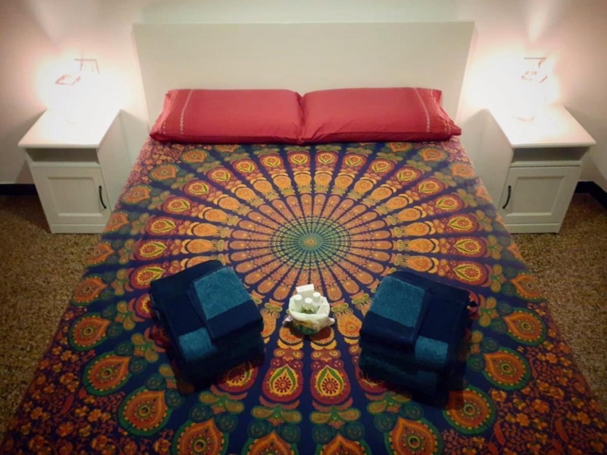 La Tana Tra I Tetti Bed & Breakfast Cenova Dış mekan fotoğraf