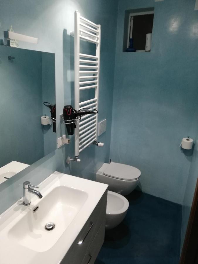 La Tana Tra I Tetti Bed & Breakfast Cenova Dış mekan fotoğraf