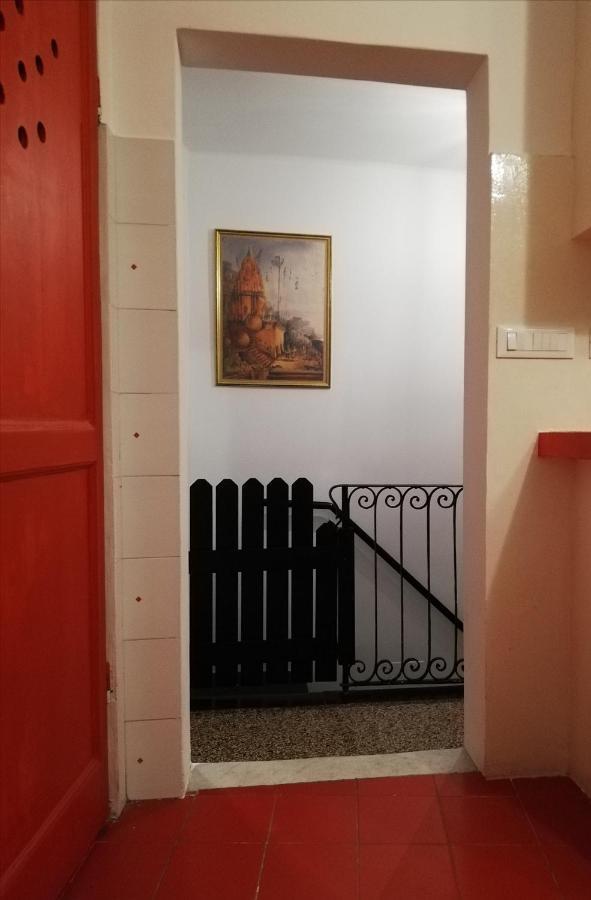 La Tana Tra I Tetti Bed & Breakfast Cenova Dış mekan fotoğraf