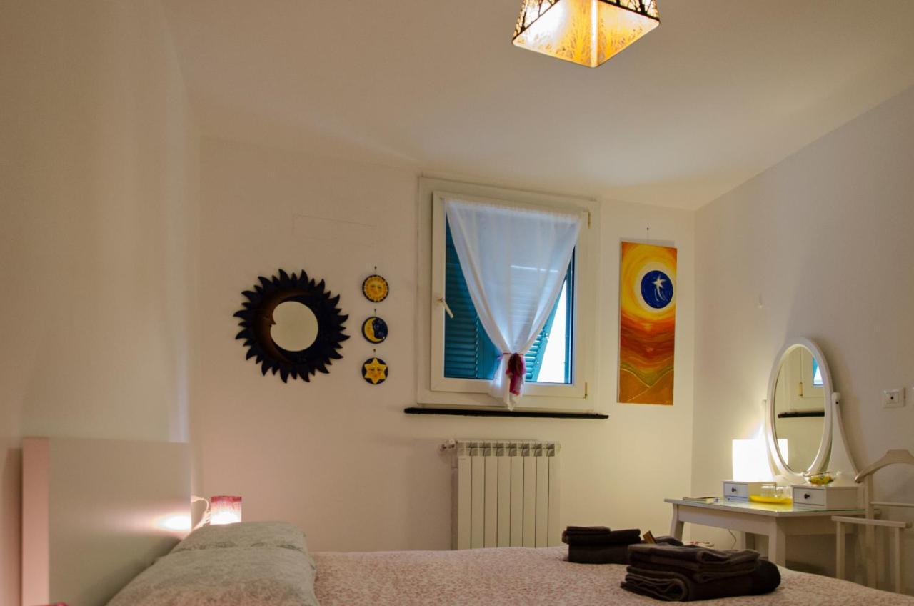 La Tana Tra I Tetti Bed & Breakfast Cenova Dış mekan fotoğraf
